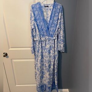 NWT boohoo long sleeve maxi faux wrap dress. Blue and white floral print